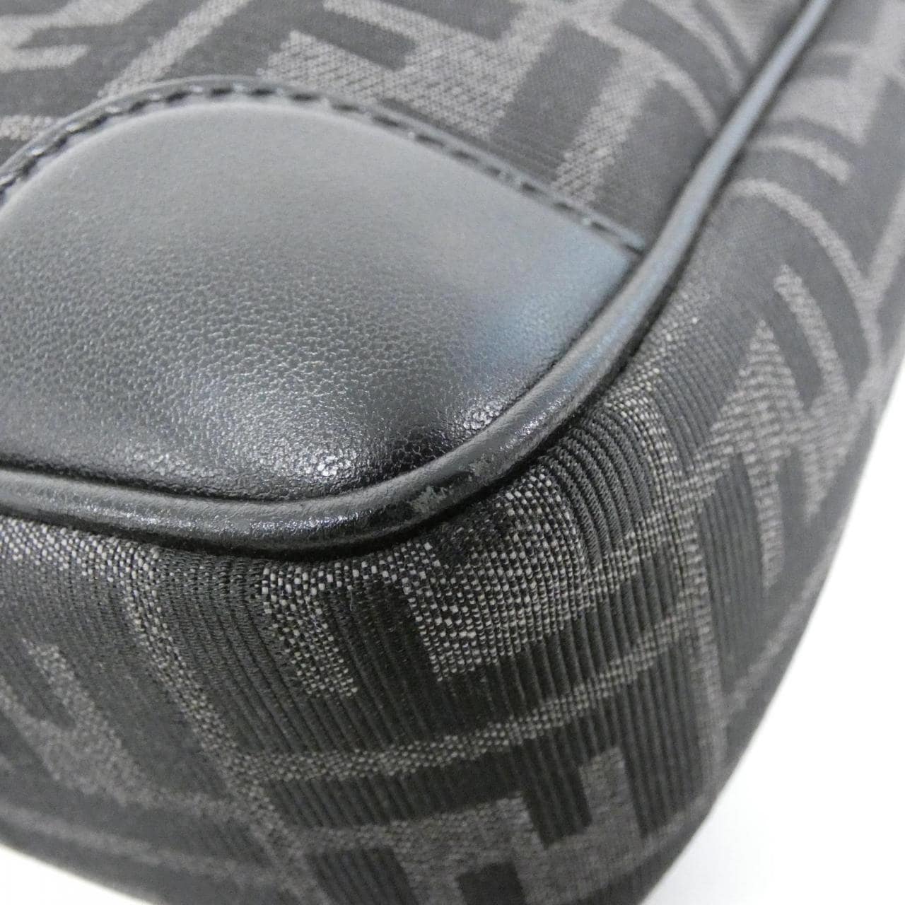 フェンディ 7VZ064 AG0M ショルダーバッグ