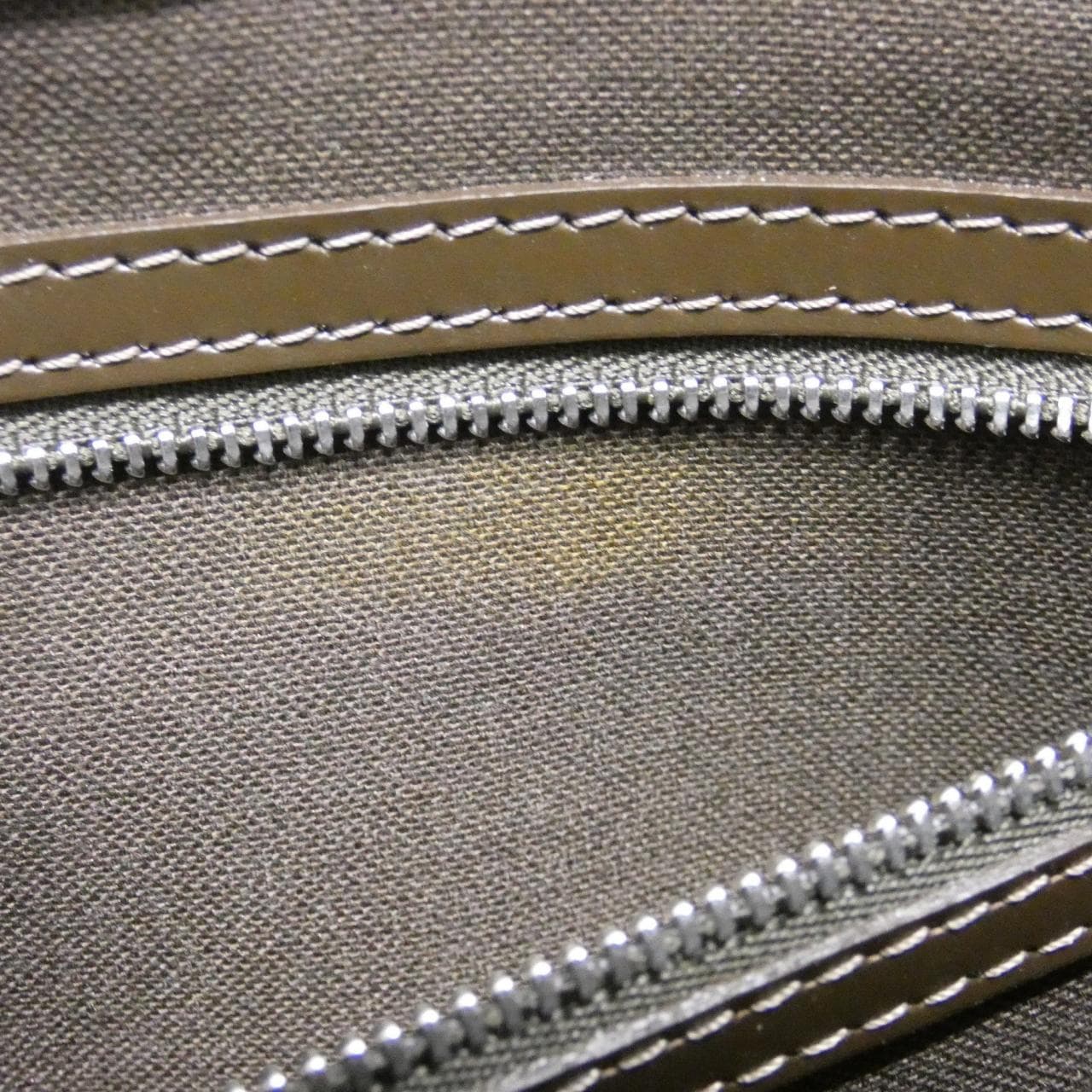 ルイヴィトン タイガ カスベック PM M31028 バッグ