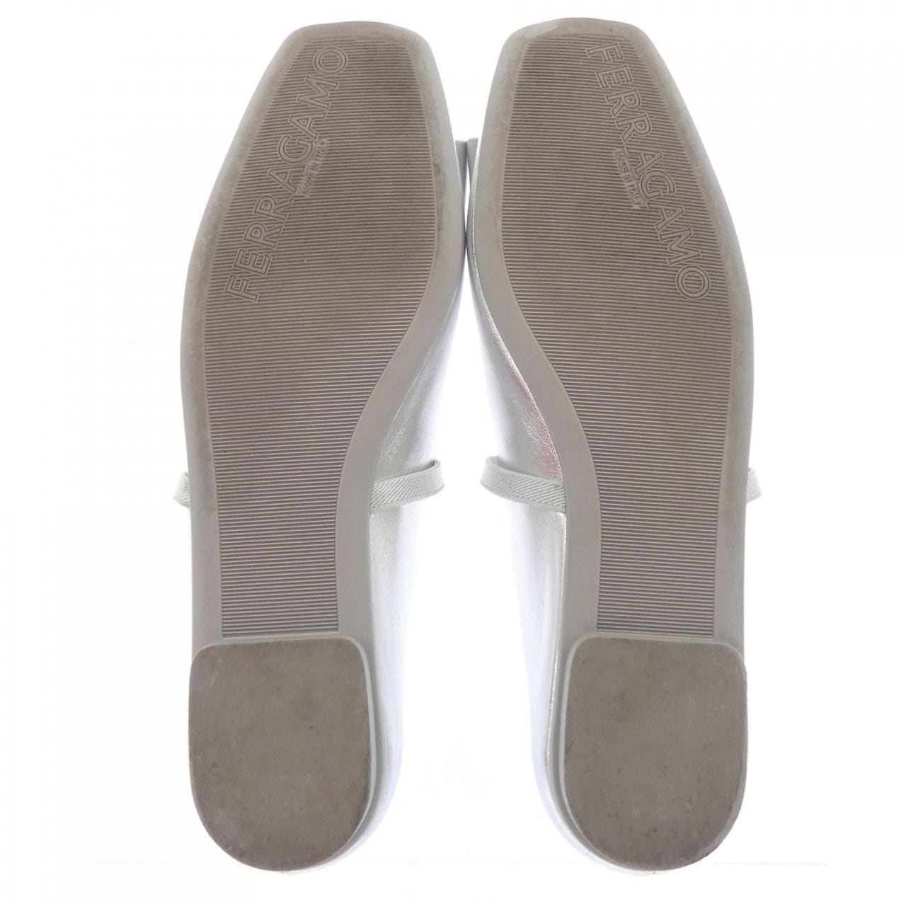 フェラガモ FERRAGAMO フラットシューズ