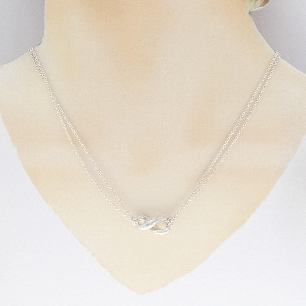 TIFFANY figure 8 necklace