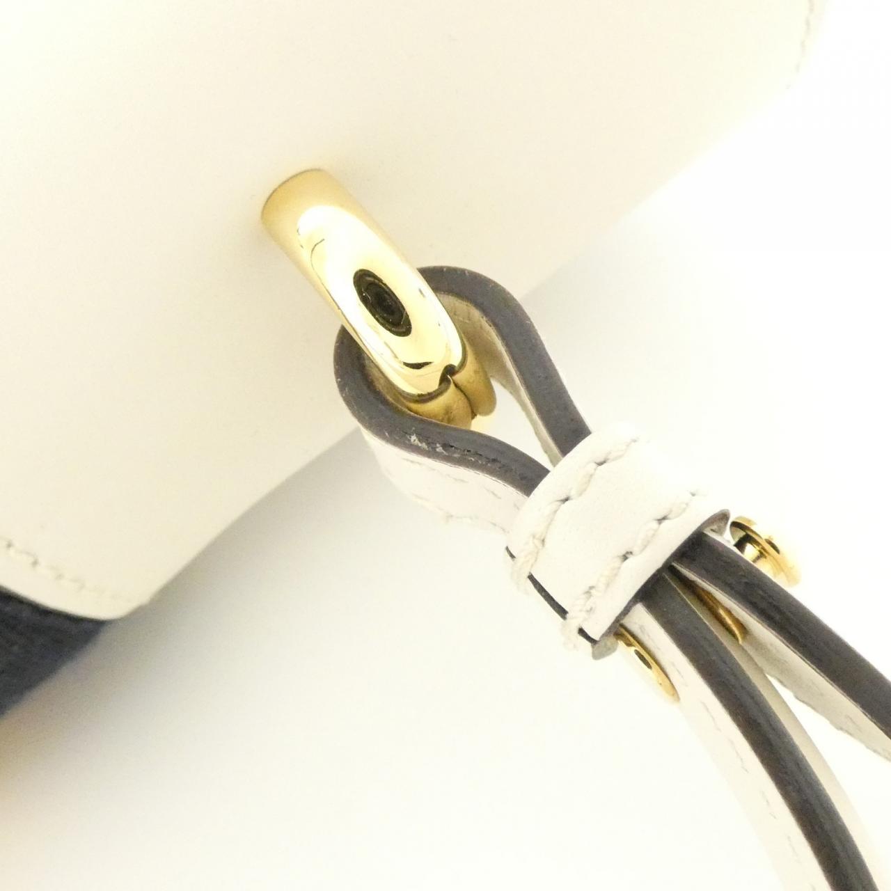 グッチ SYLVIE 431665 CVL1G バッグ