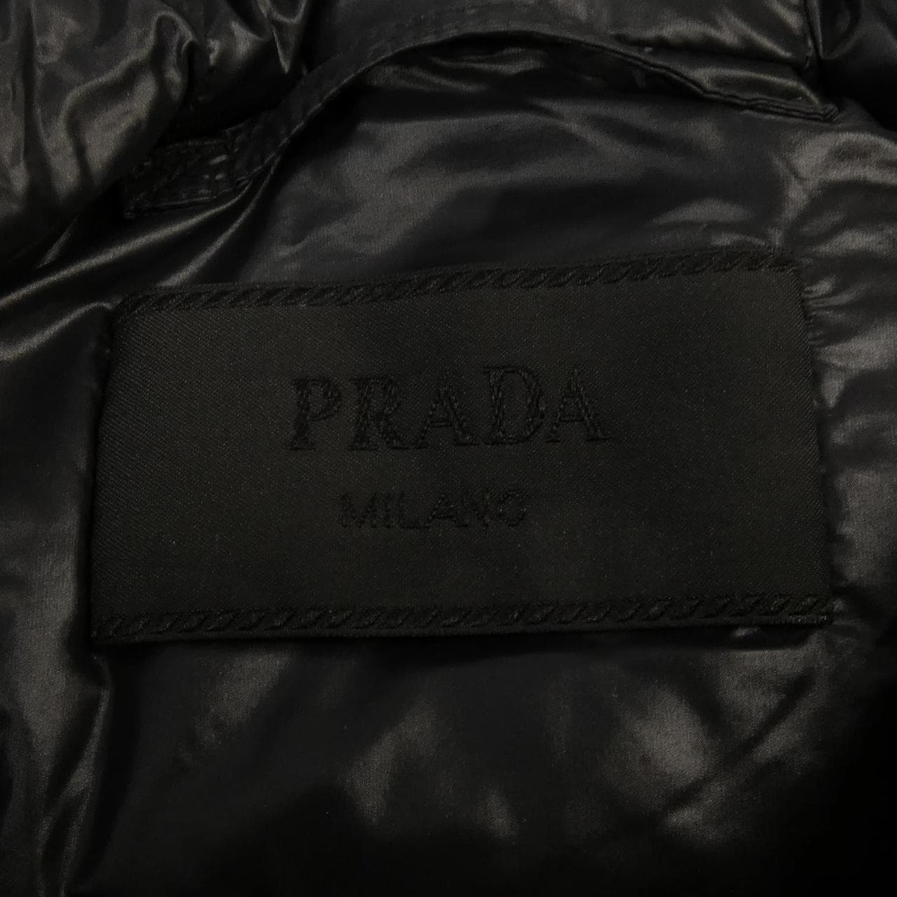 プラダ PRADA トライアングルロゴ SGA654 R142 AR0 ダウンジャケット