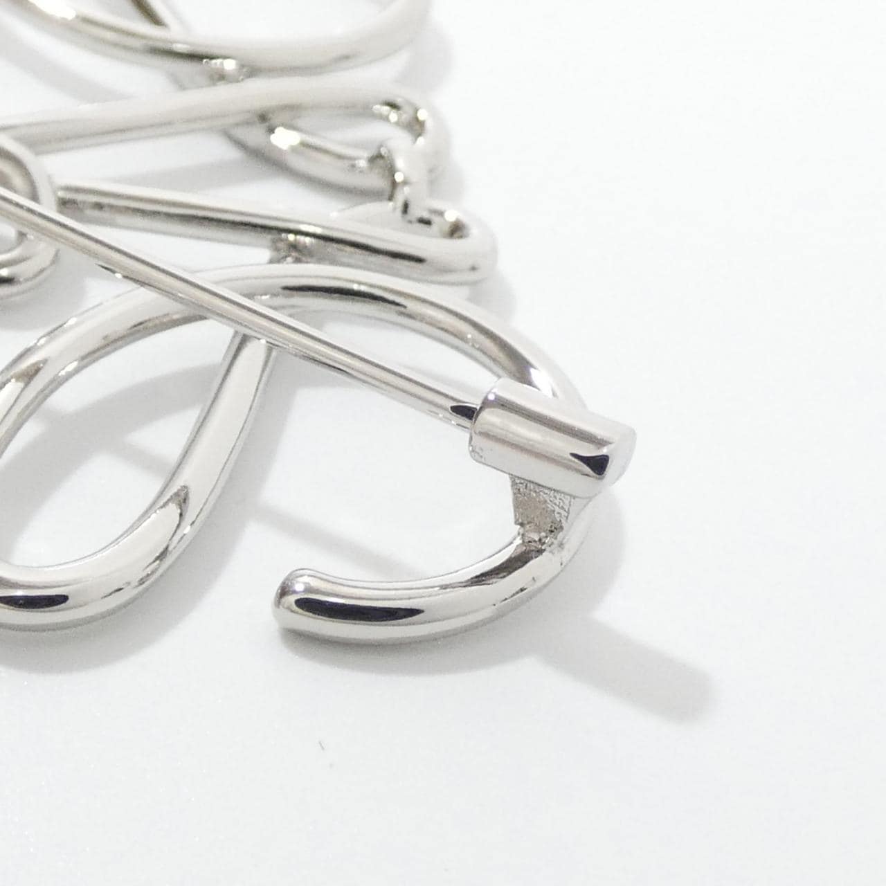 ロエベ 111 25 020 ブローチ