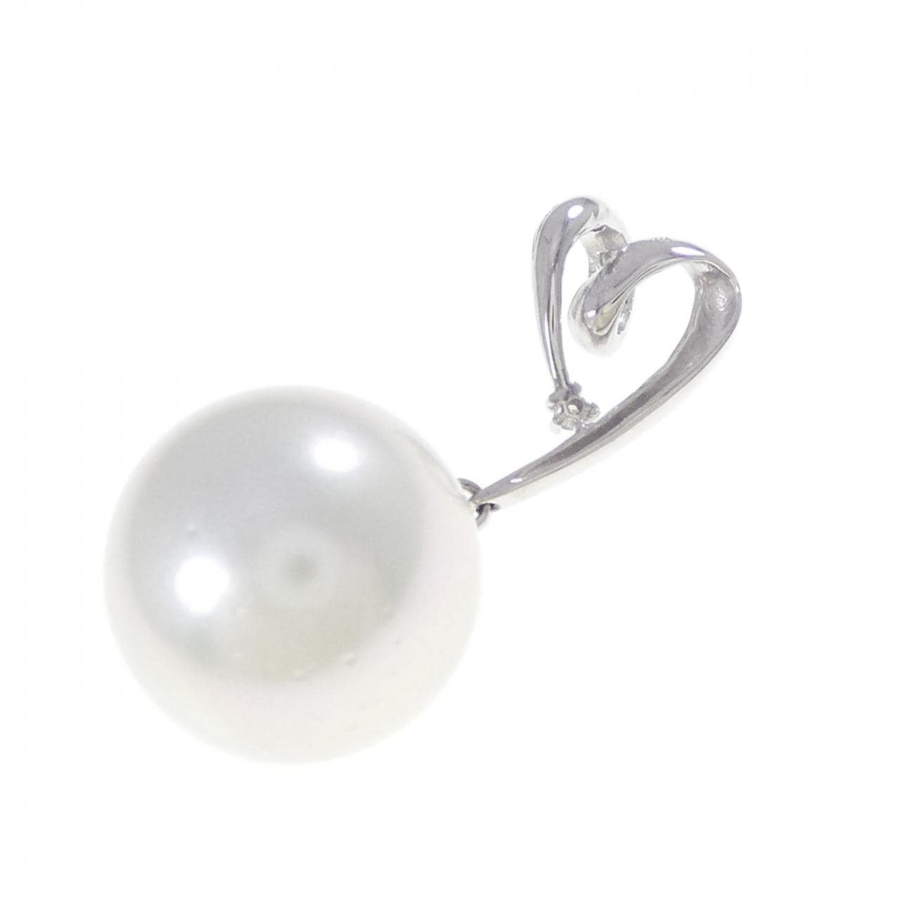 18K白蝶珍珠心形吊坠，15.7毫米