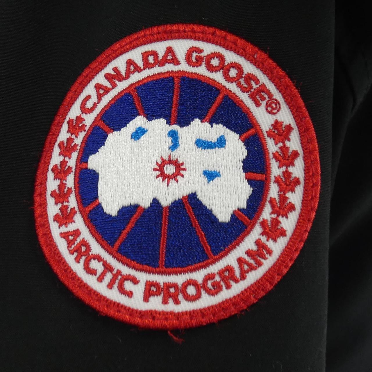 加拿大鹅CANADA GOOSE羽绒服