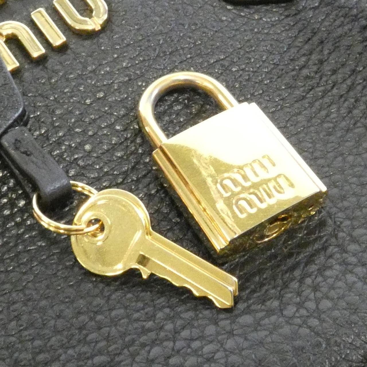 ミュウミュウ バッグ