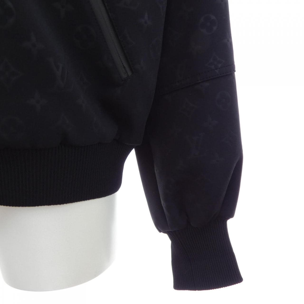 ルイヴィトン LOUIS VUITTON エンボスモノグラム FMJA26D97 ブルゾン