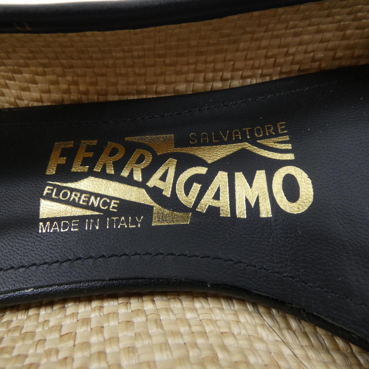 サルヴァトーレフェラガモ SALVATORE FERRAGAMO フラットシューズ