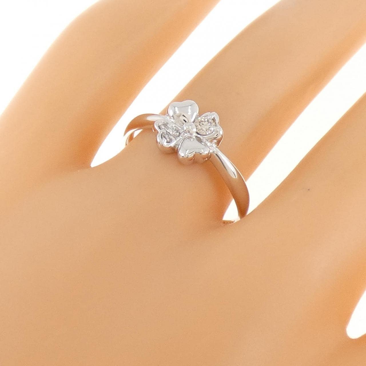 K18WG フラワー ダイヤモンド リング 0.08CT