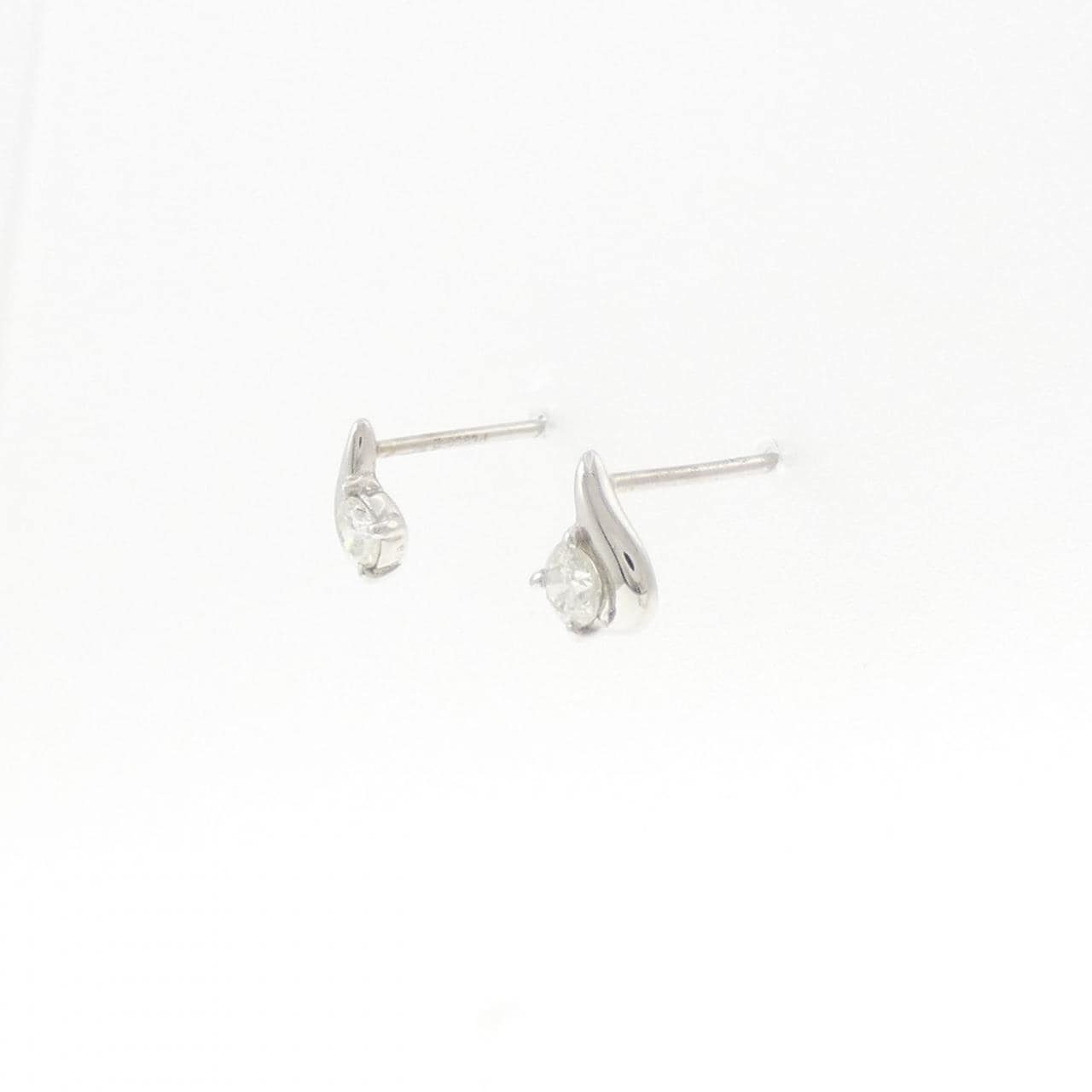 PT900 ダイヤモンド ピアス 0.16CT