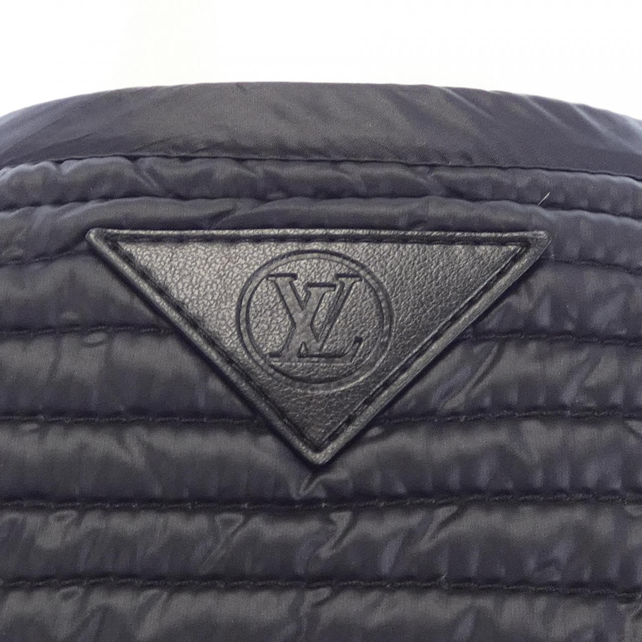 ルイヴィトン LOUIS VUITTON FEJA77ASQ ダウンジャケット