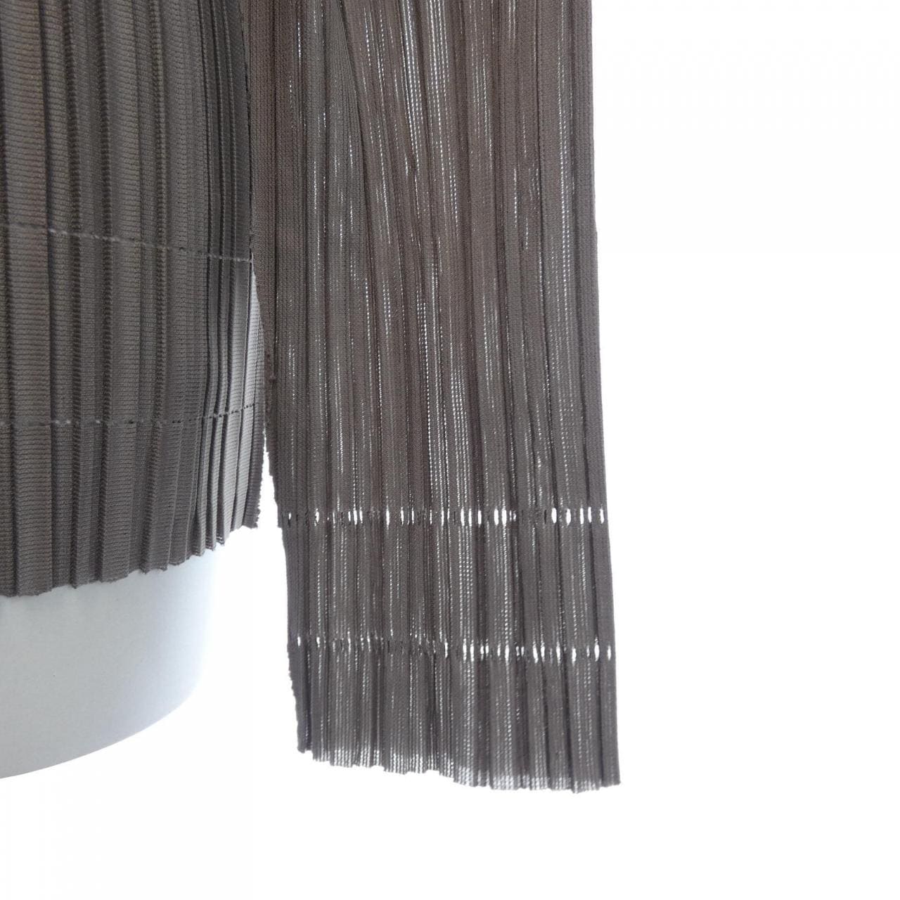 百褶PLEATS PLEASE上衣