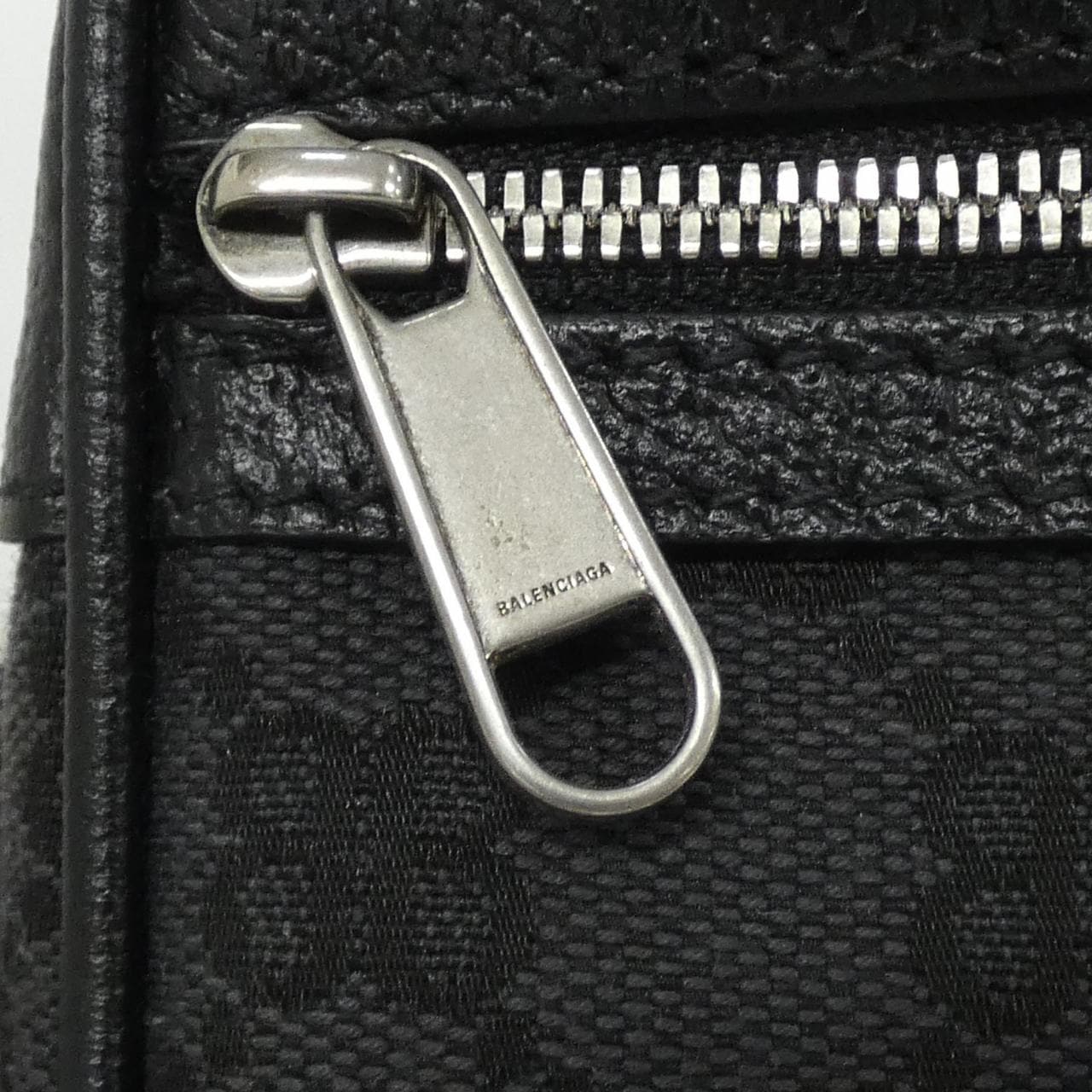 バレンシアガ ハッカー カメラ バッグ 680128 2103X ショルダーバッグ