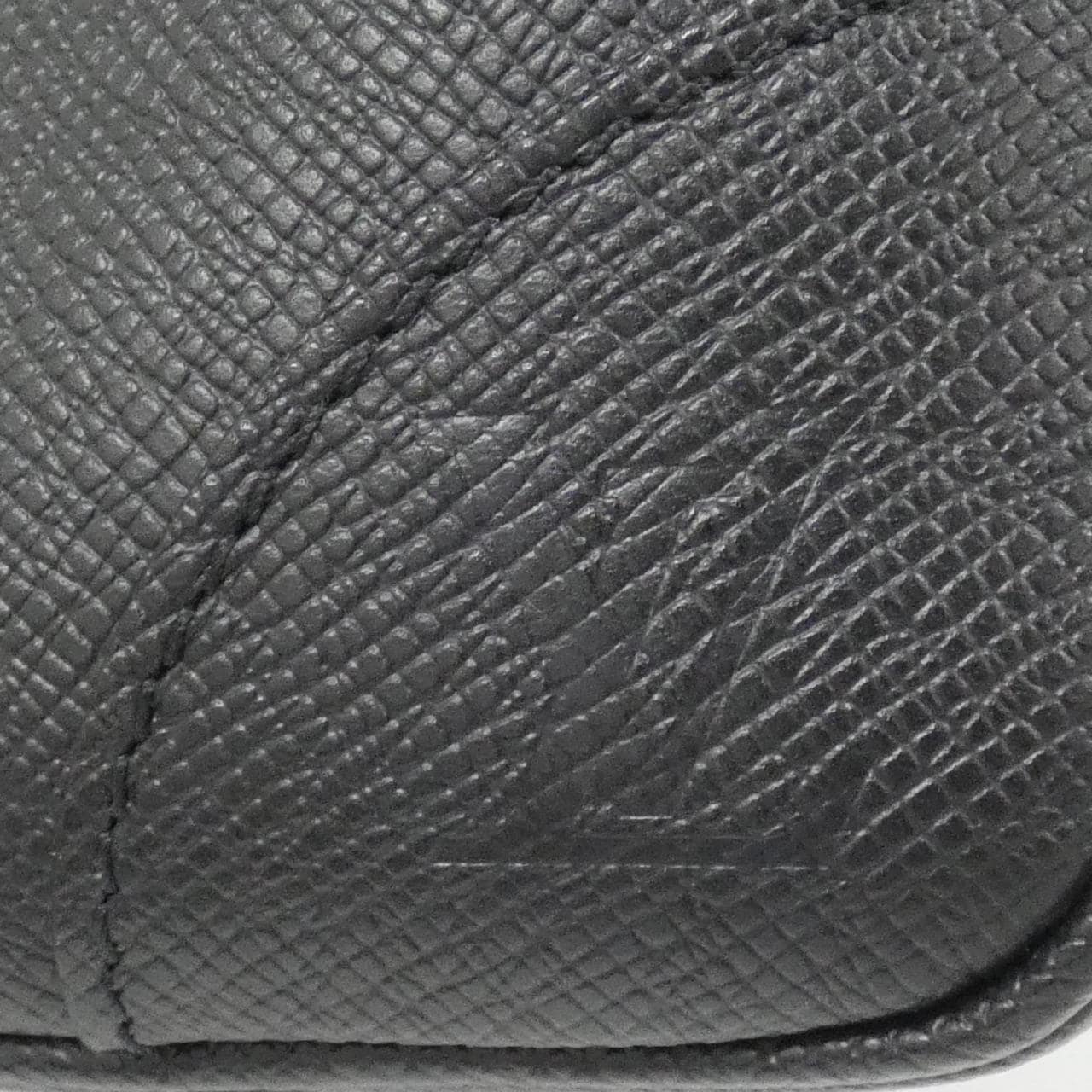 ルイヴィトン タイガ ポルト ドキュマン ヴォワヤージュ M30925 バッグ