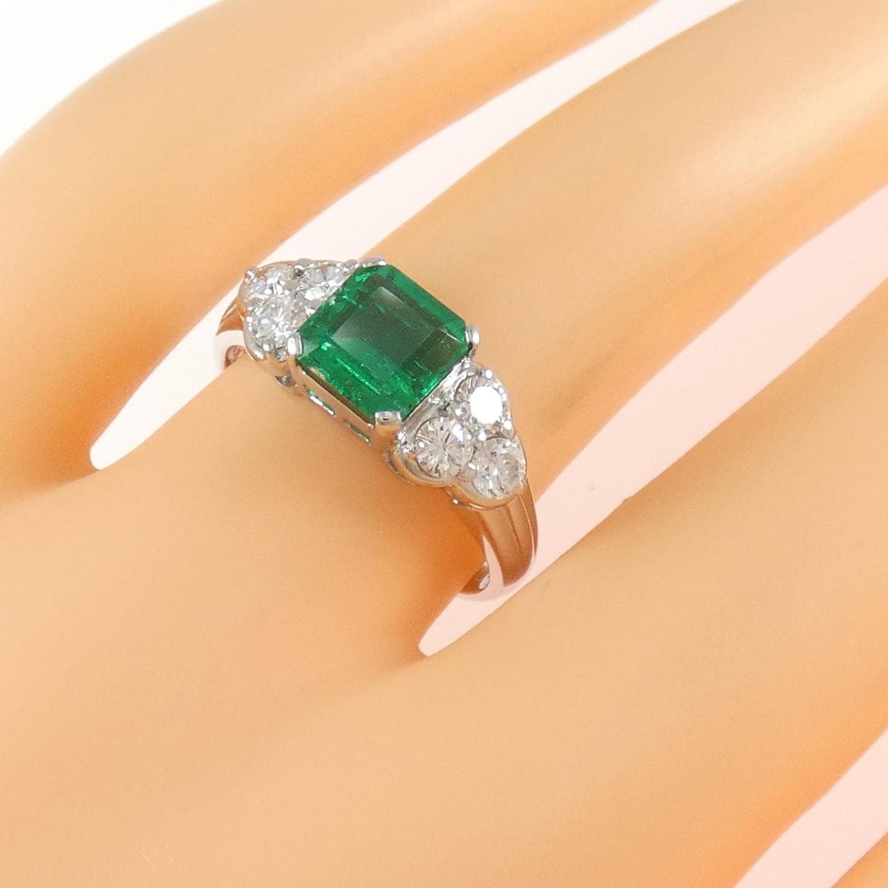 PT900 エメラルド リング 0.97CT