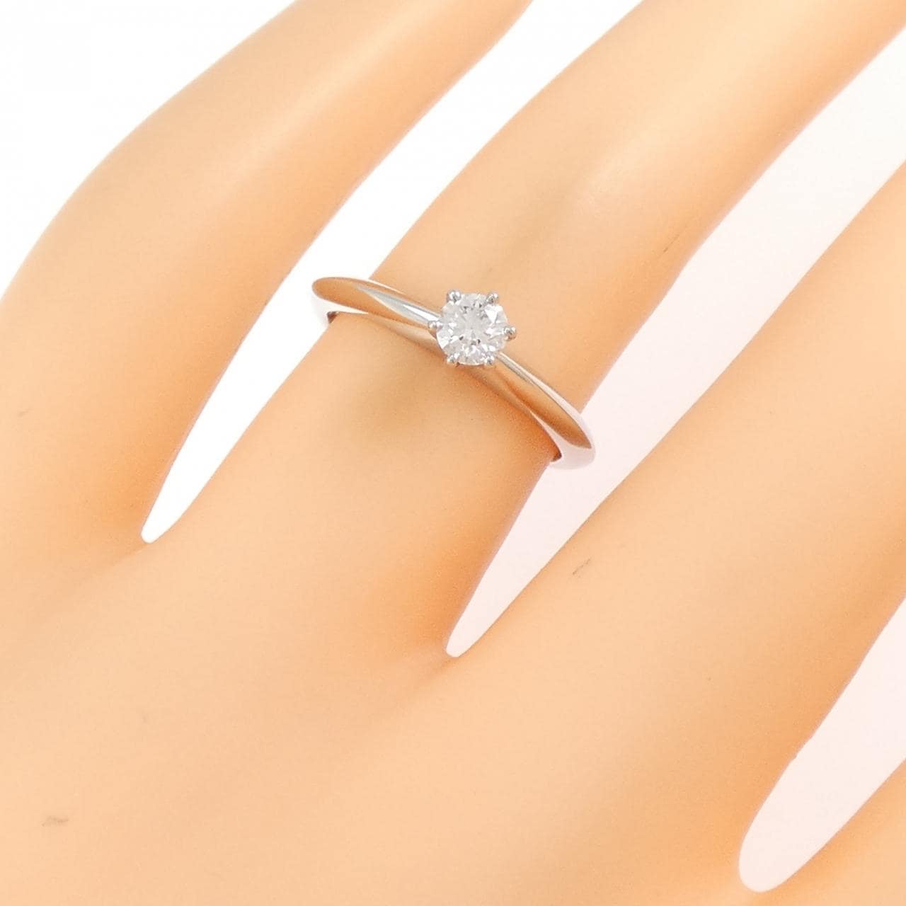 ティファニー クラシックソリティア リング 0.20CT E VS1 3EXT
