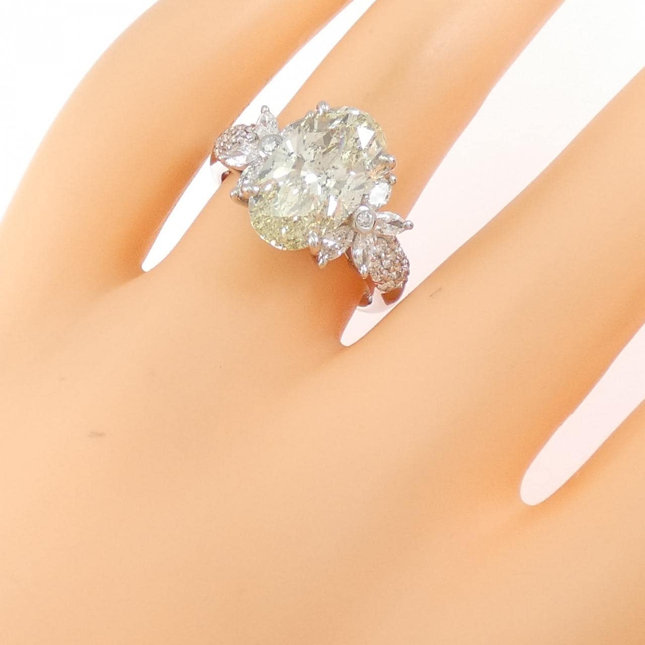 PT900 ダイヤモンド リング 4.135CT VLY I1 オーバルカット