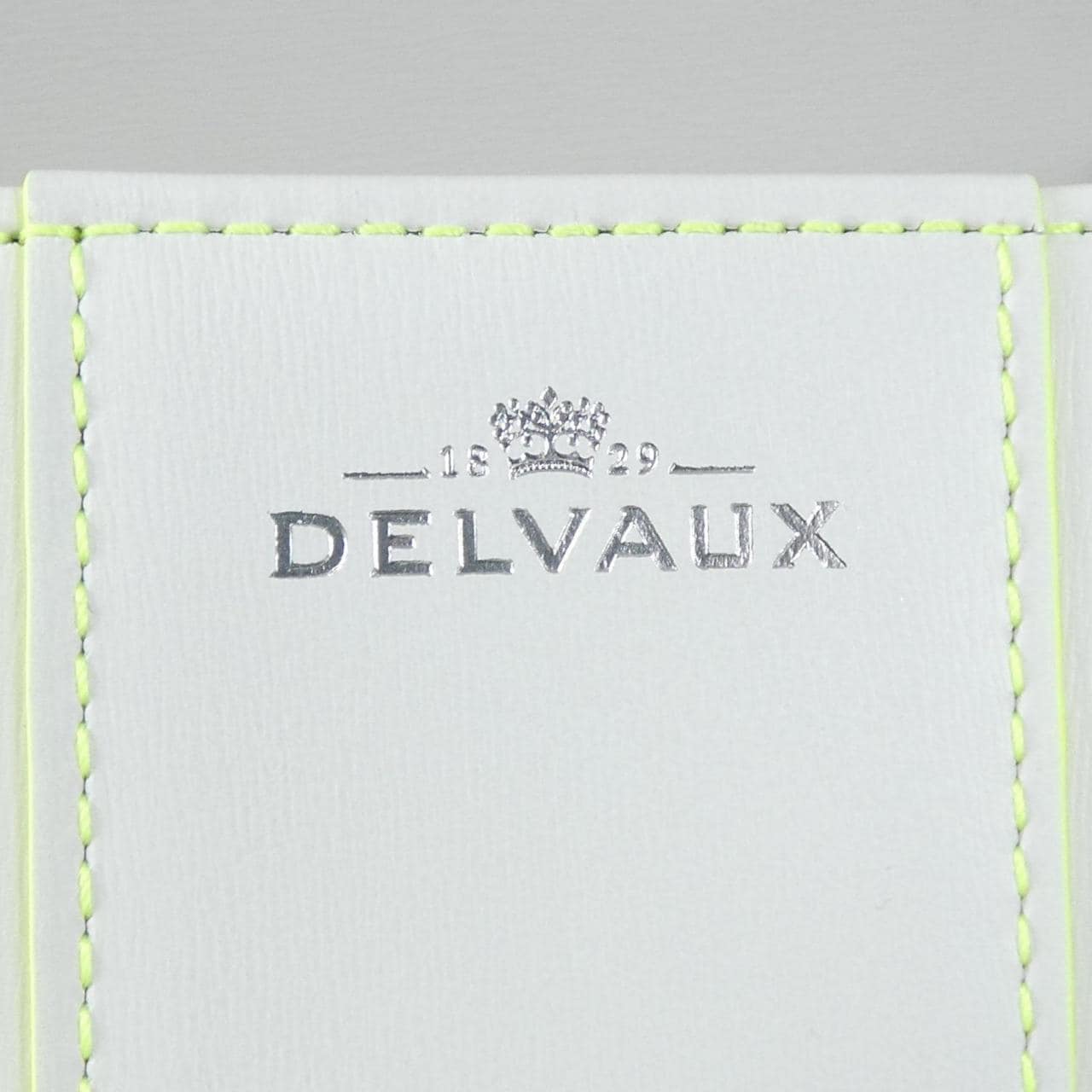 德尔沃DELVAUX