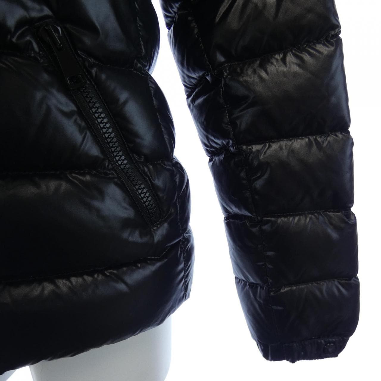 モンクレール MONCLER ダウンジャケット