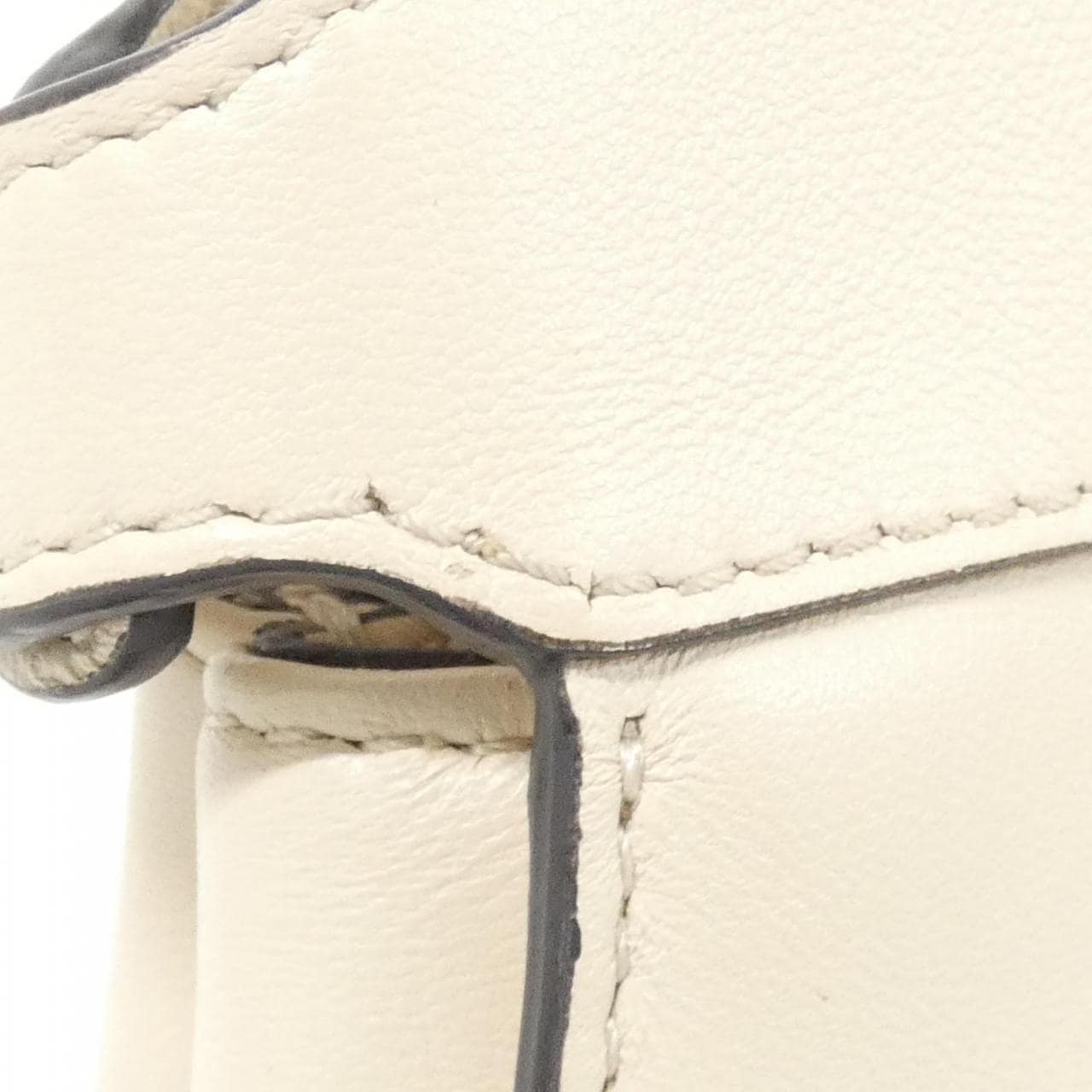 フェンディ ナノ ピーカブー 7AS294 ABVE バッグ