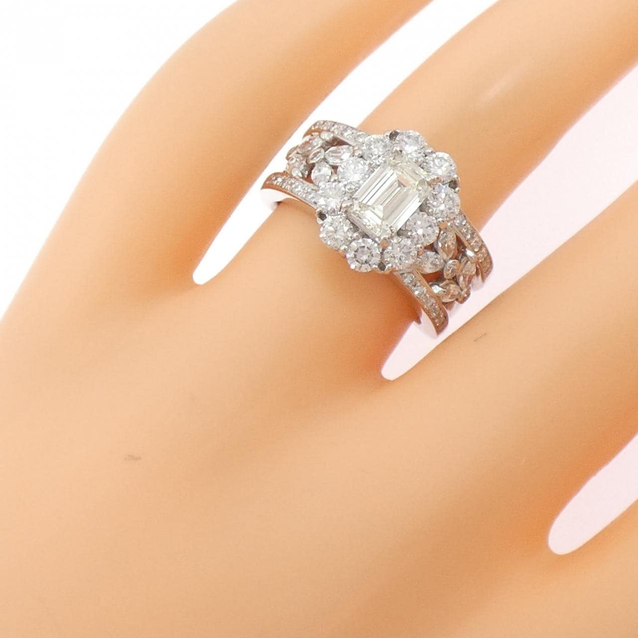 PT900 ダイヤモンド リング 0.808CT M VS2 エメラルドカット