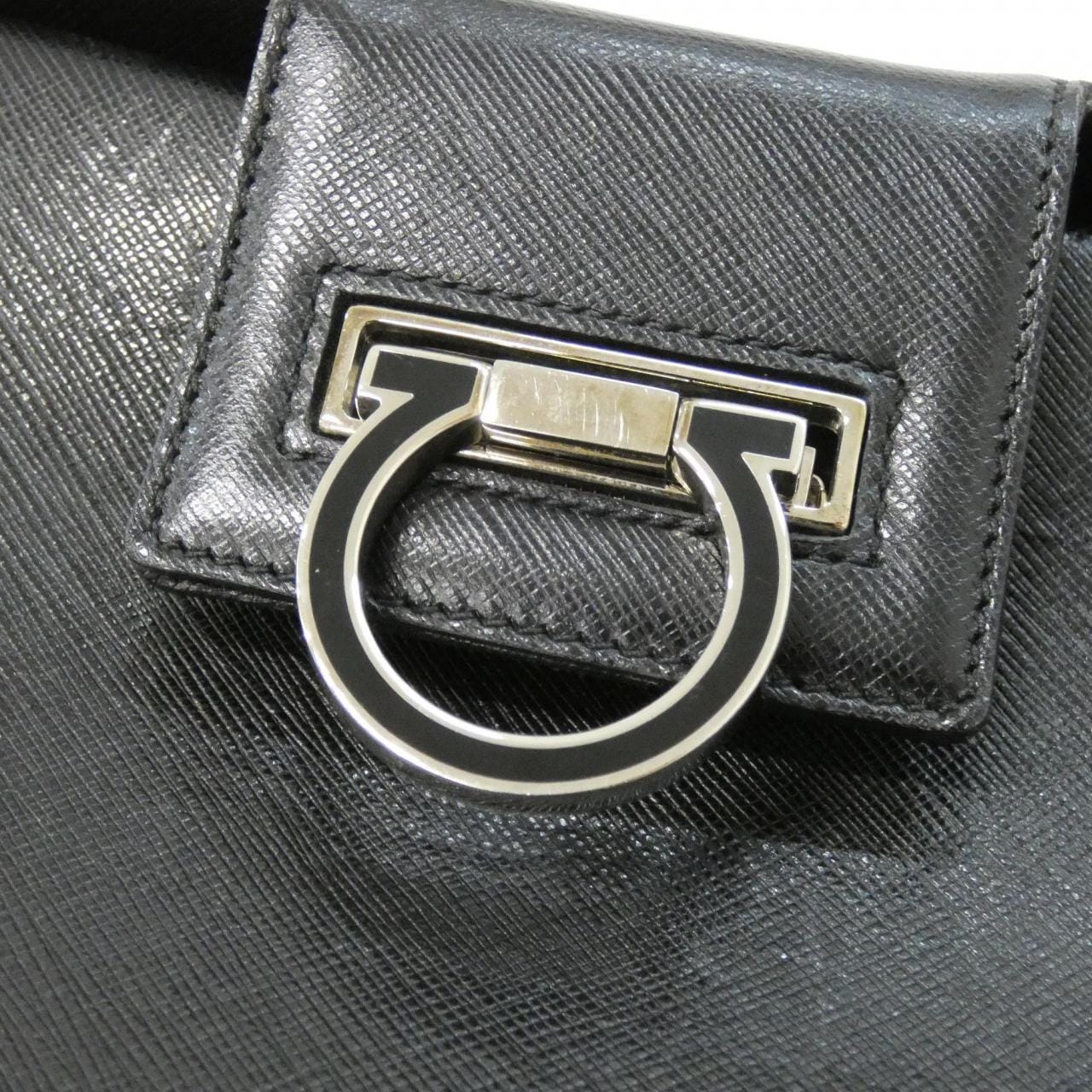 サルヴァトーレフェラガモ 21 4835 ショルダーバッグ