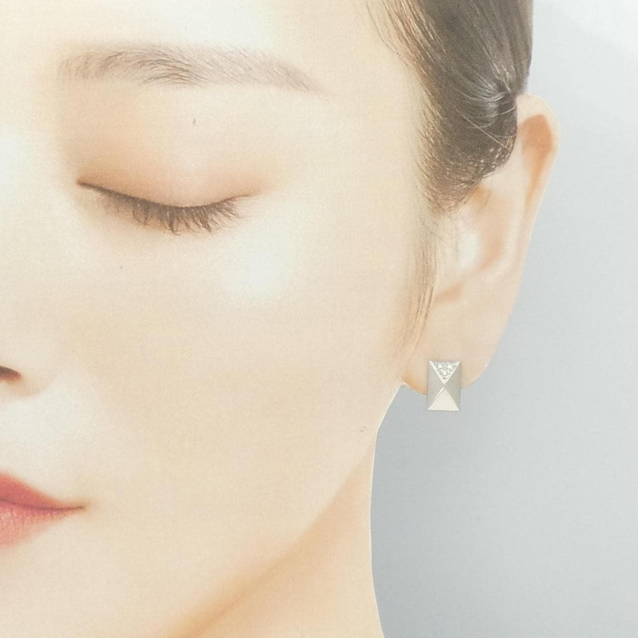 PT850/PT900 Diamond Earrings 0.06CT