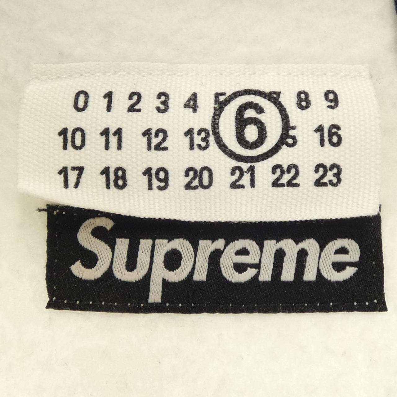 シュプリーム SUPREME MM6 FOIL BOX LOGO HO パーカー