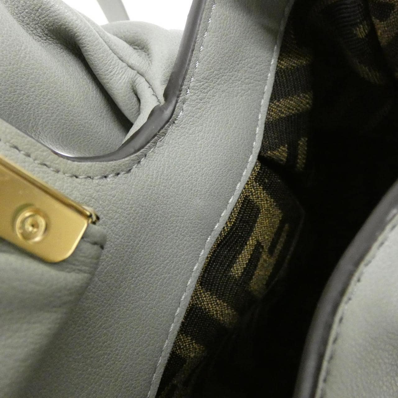 フェンディ フェンディ スパイ スモール 8BR838 AYCT バッグ