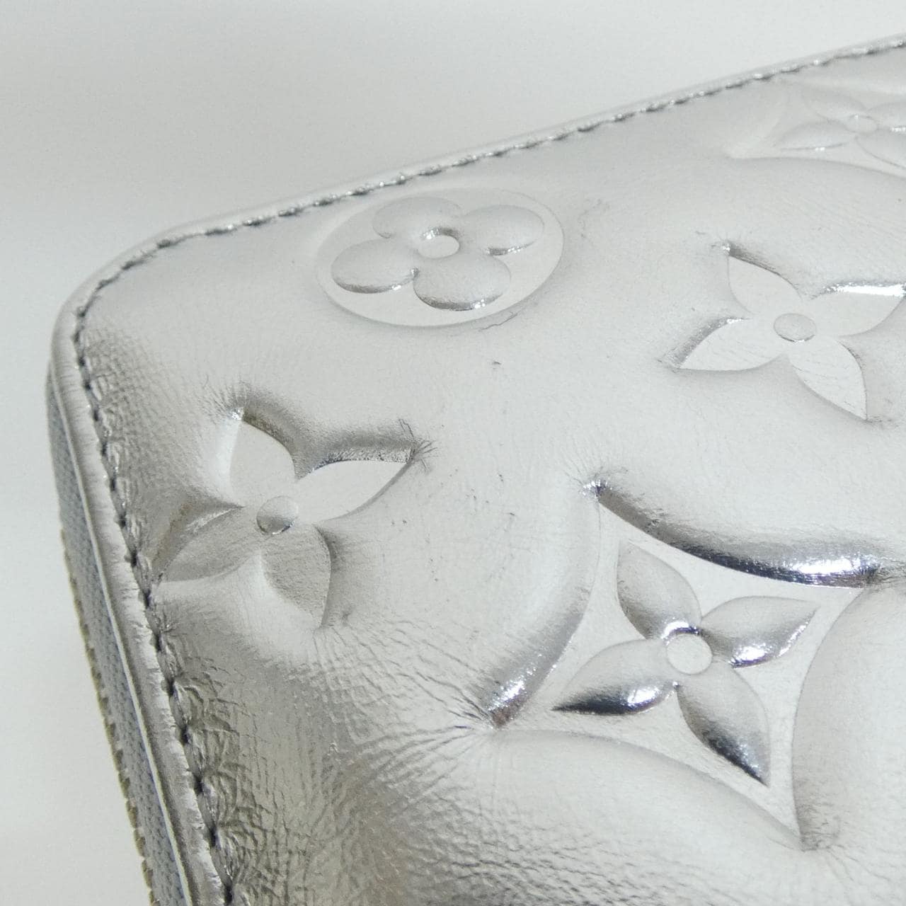 ルイヴィトン モノグラム クッサン(LV SKI) ジッピー ウォレット M26771 財布