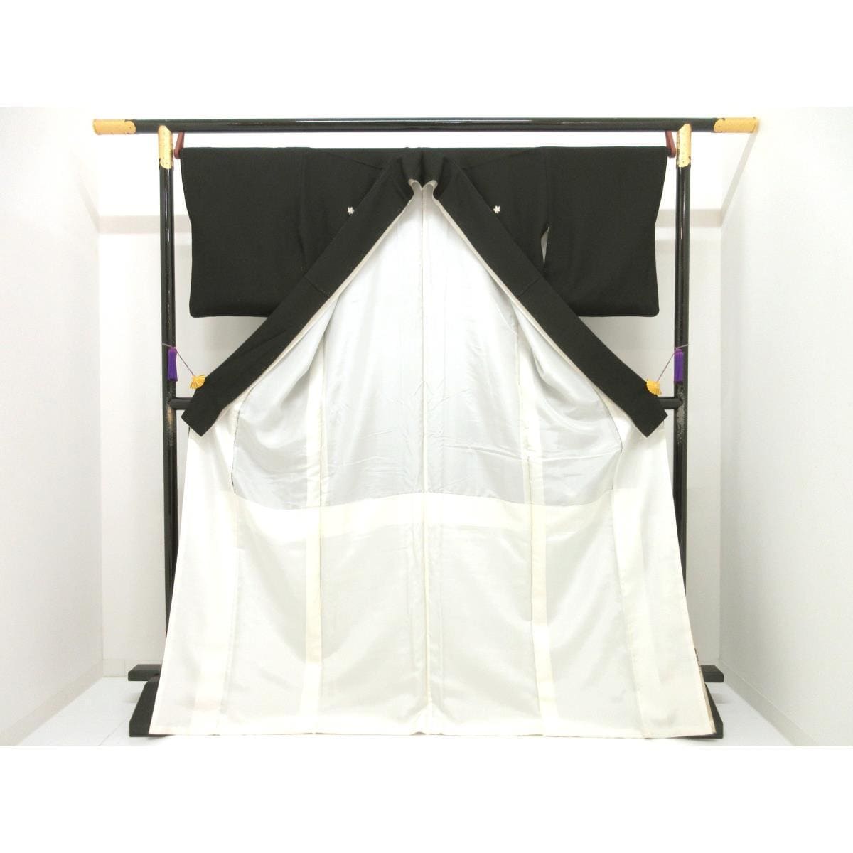 留袖　友禅金彩加工　刺繍入りボカシ染　沢潟　身幅Ｌ寸