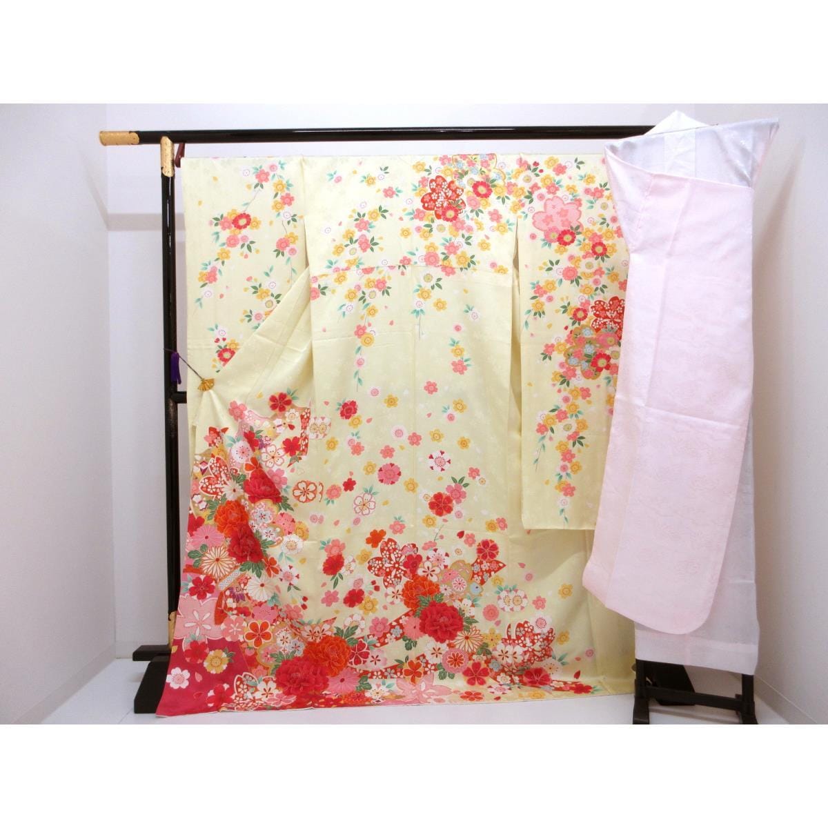 Long-sleeved kimono with gold-leaf Yuzen finish, kimono and undergarment, 2-piece set, width L size