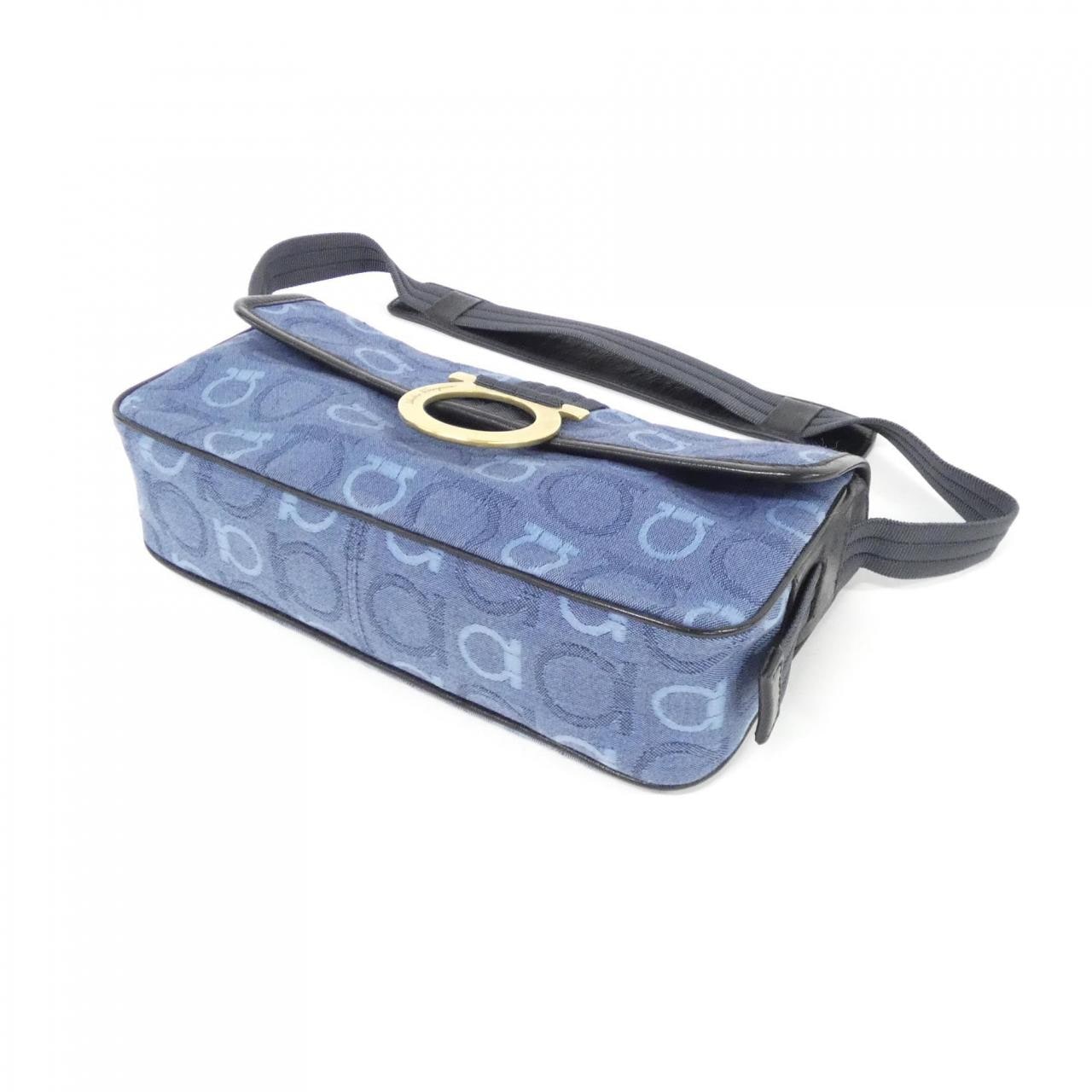 【ヴィンテージ】サルヴァトーレフェラガモ 21 5900 ショルダーバッグ