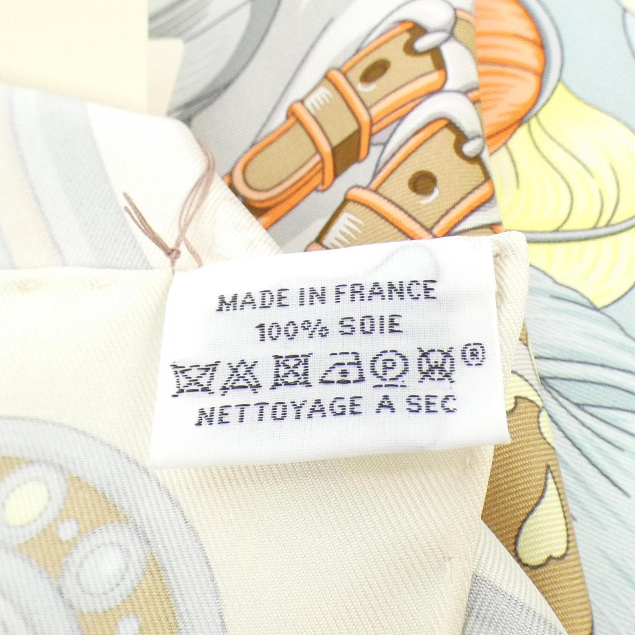 [Unused items] HERMES HARNAIS DE COEUR Carre 004090S Scarf