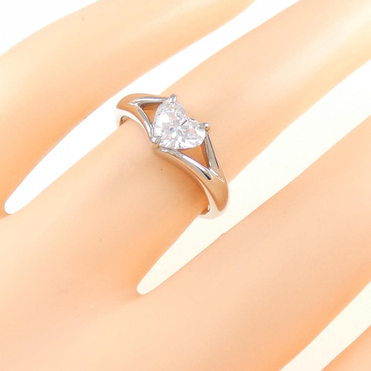 PT ダイヤモンド リング 0.708CT E SI1 ハートシェイプ