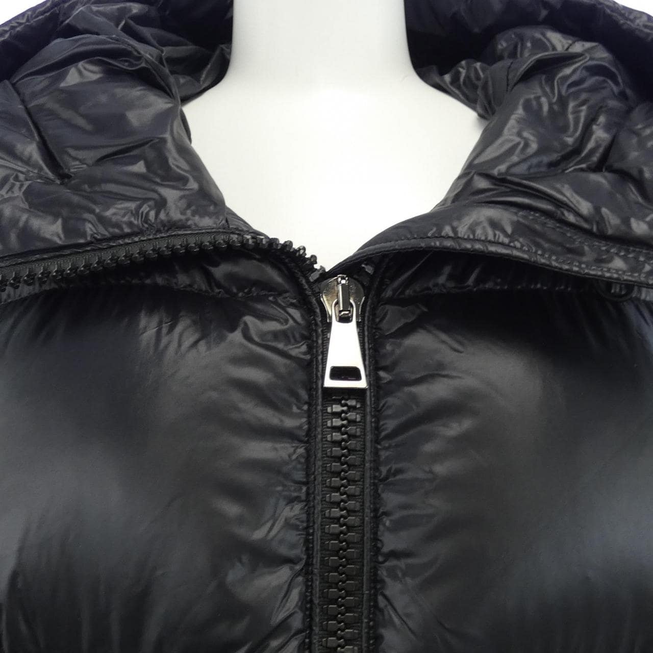 モンクレール MONCLER ダウンジャケット