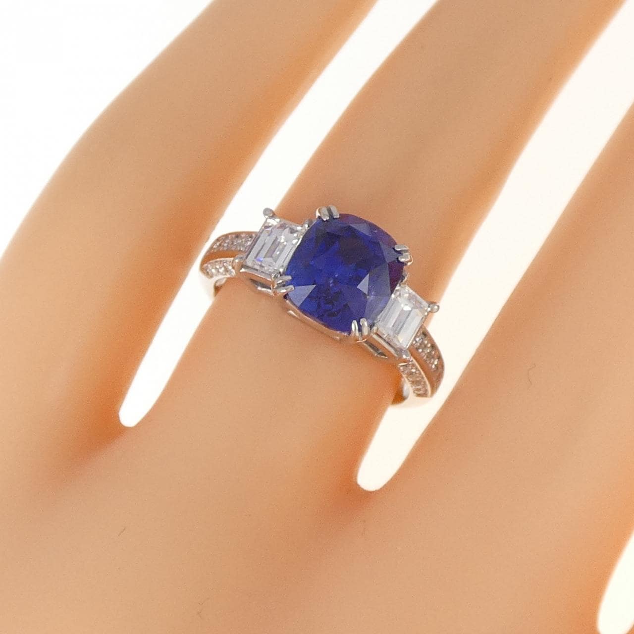PT900 Sapphire Ring 3.56CT from Sri Lanka