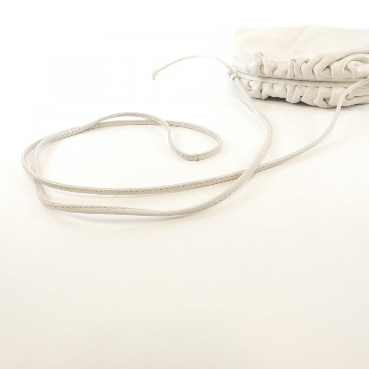 ボッテガヴェネタ 585852 VCP40 ショルダーバッグ