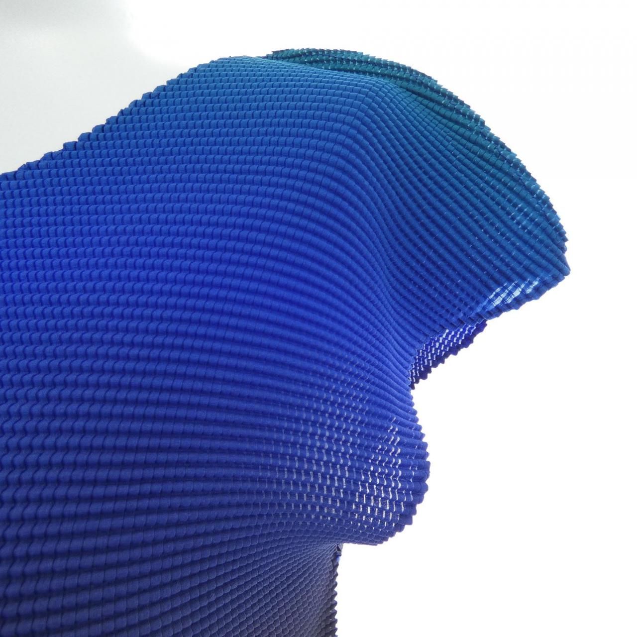 ミーイッセイミヤケ me ISSEY MIYAKE MI13FK377 トップス