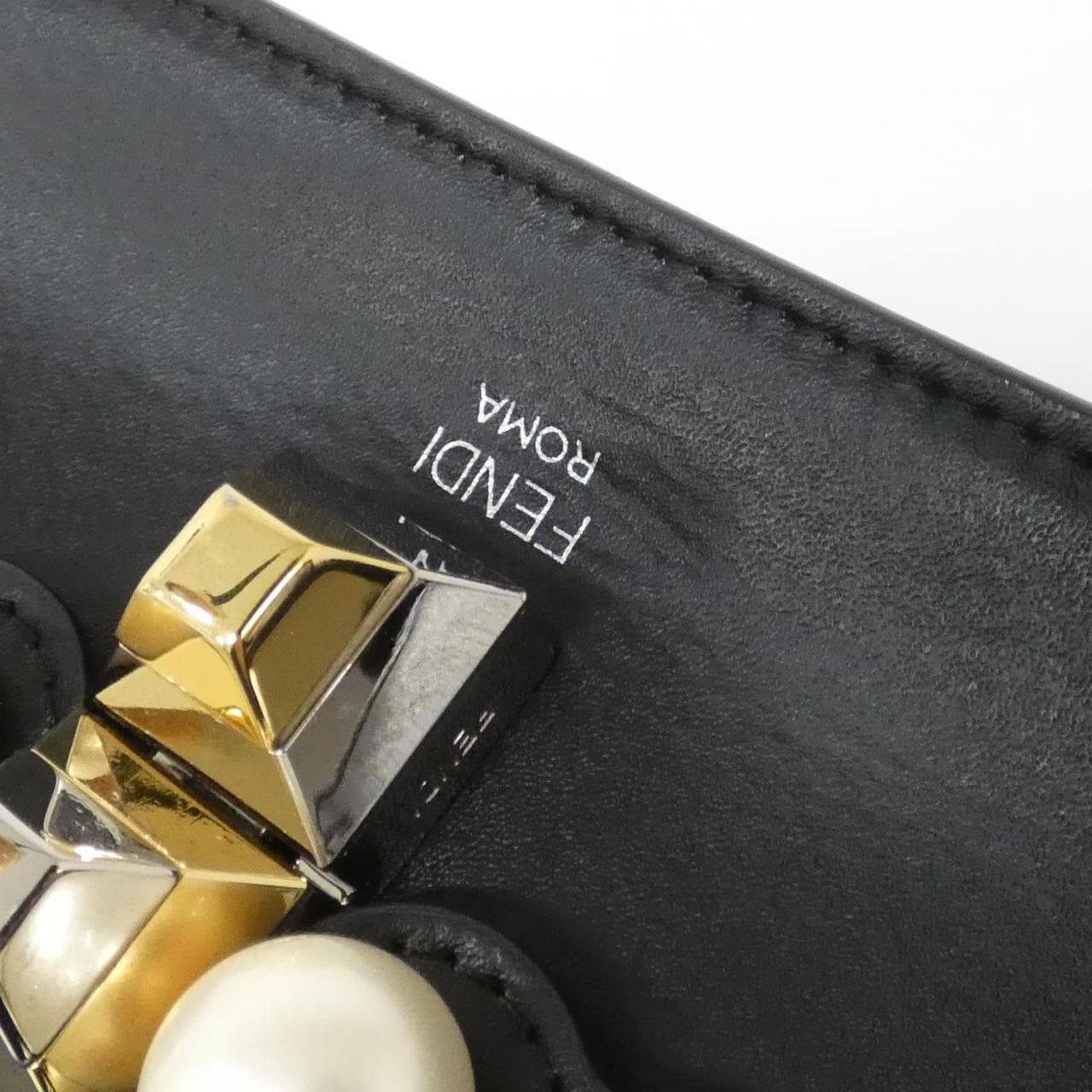 フェンディ  キャナ イ ミニ 8M0381 A0ZR ショルダーバッグ