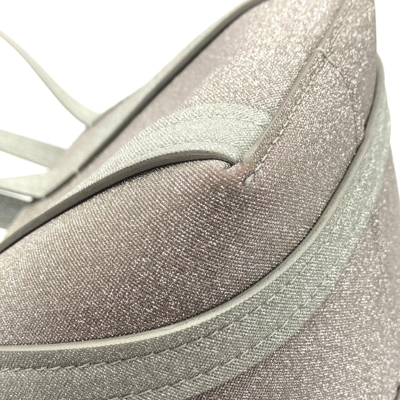 バレンシアガ エブリデイ XS ノース サウス トート 672793 210IH バッグ