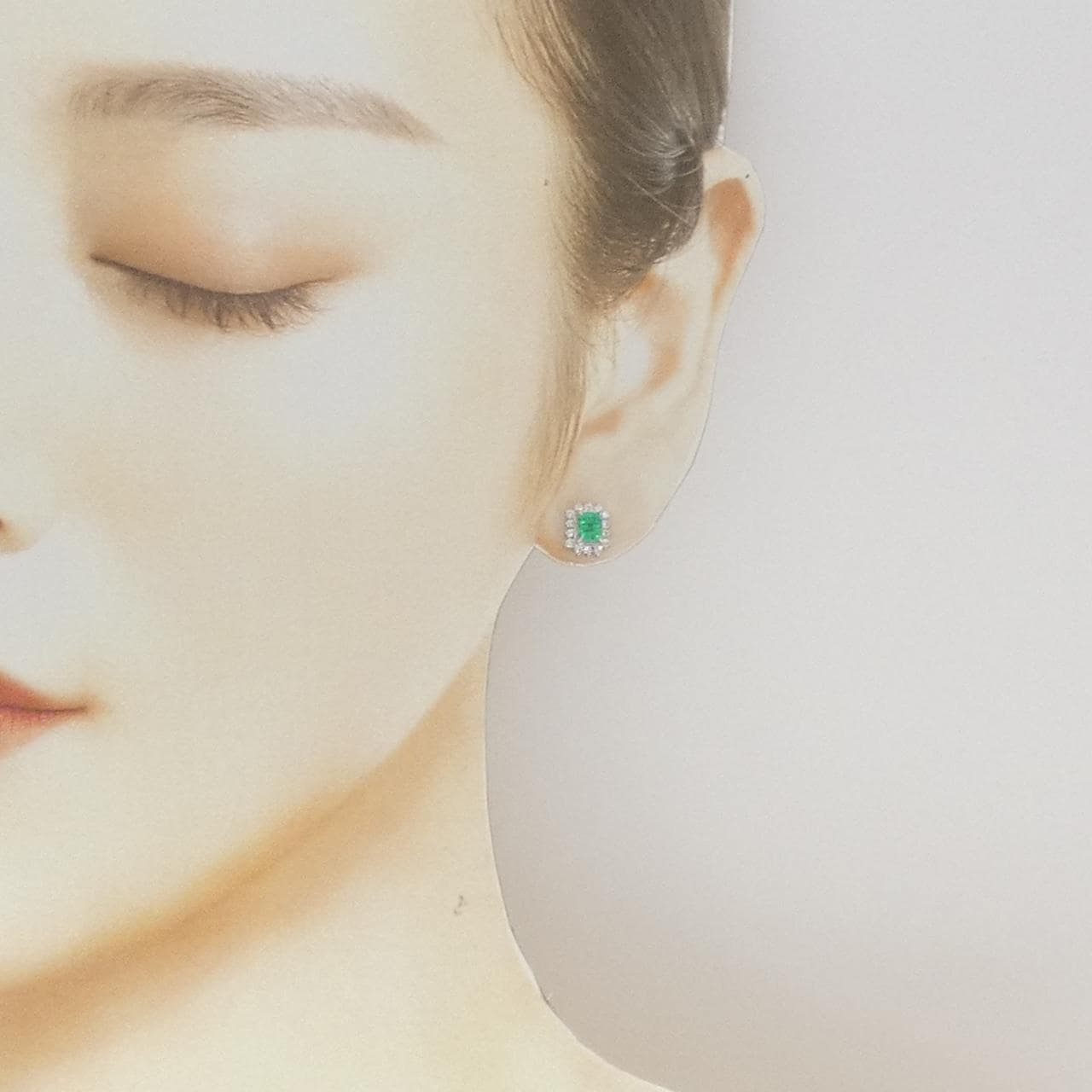 PT900 エメラルド ピアス 0.81CT
