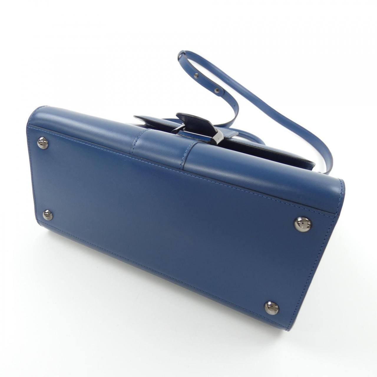 德尔沃DELVAUX