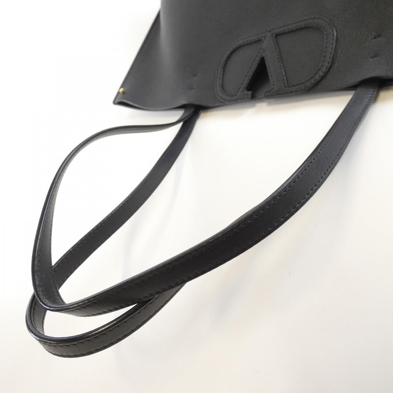 ヴァレンティノガラヴァーニ バッグ