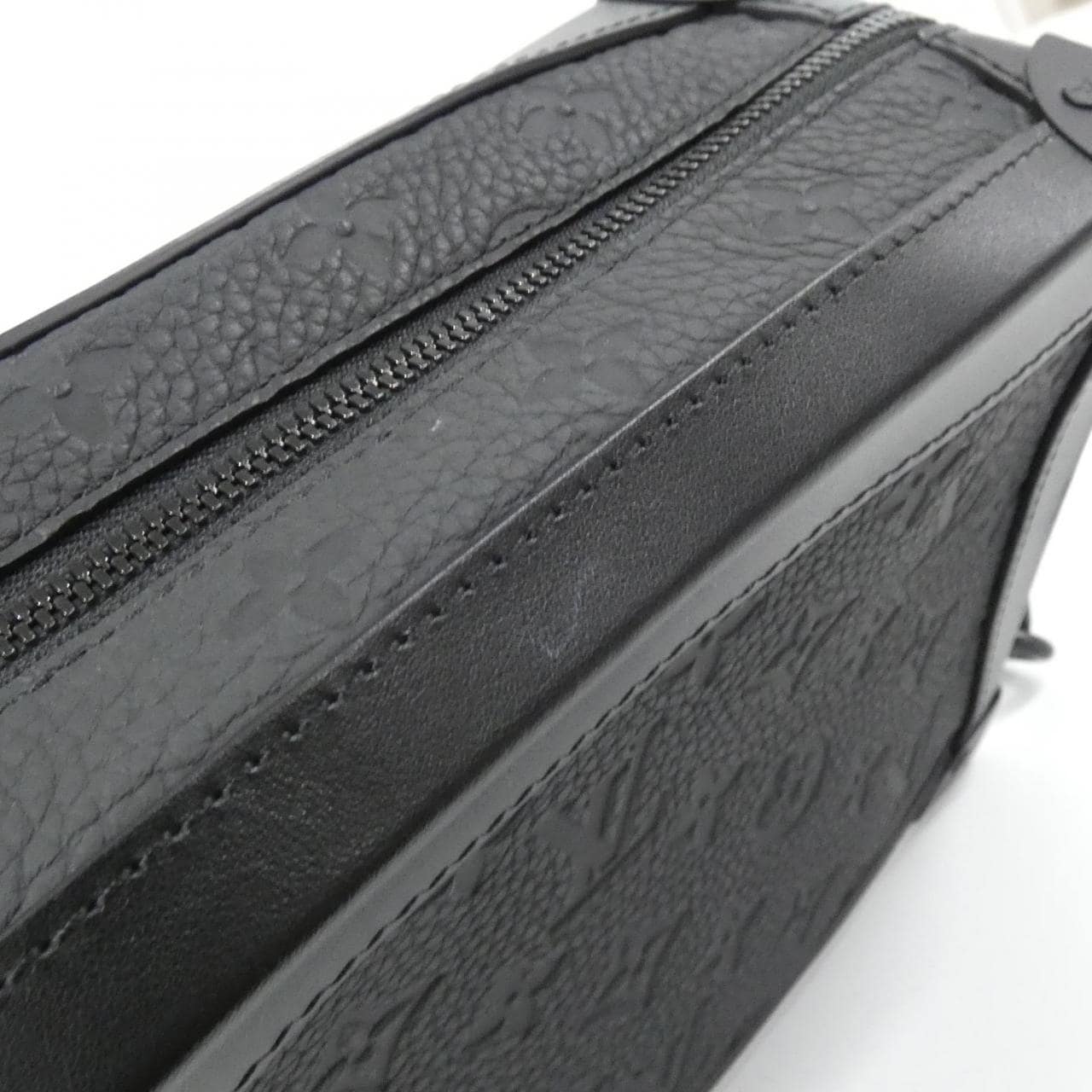 ルイヴィトン トリヨン モノグラム ソフト トランク M55700 ショルダーバッグ