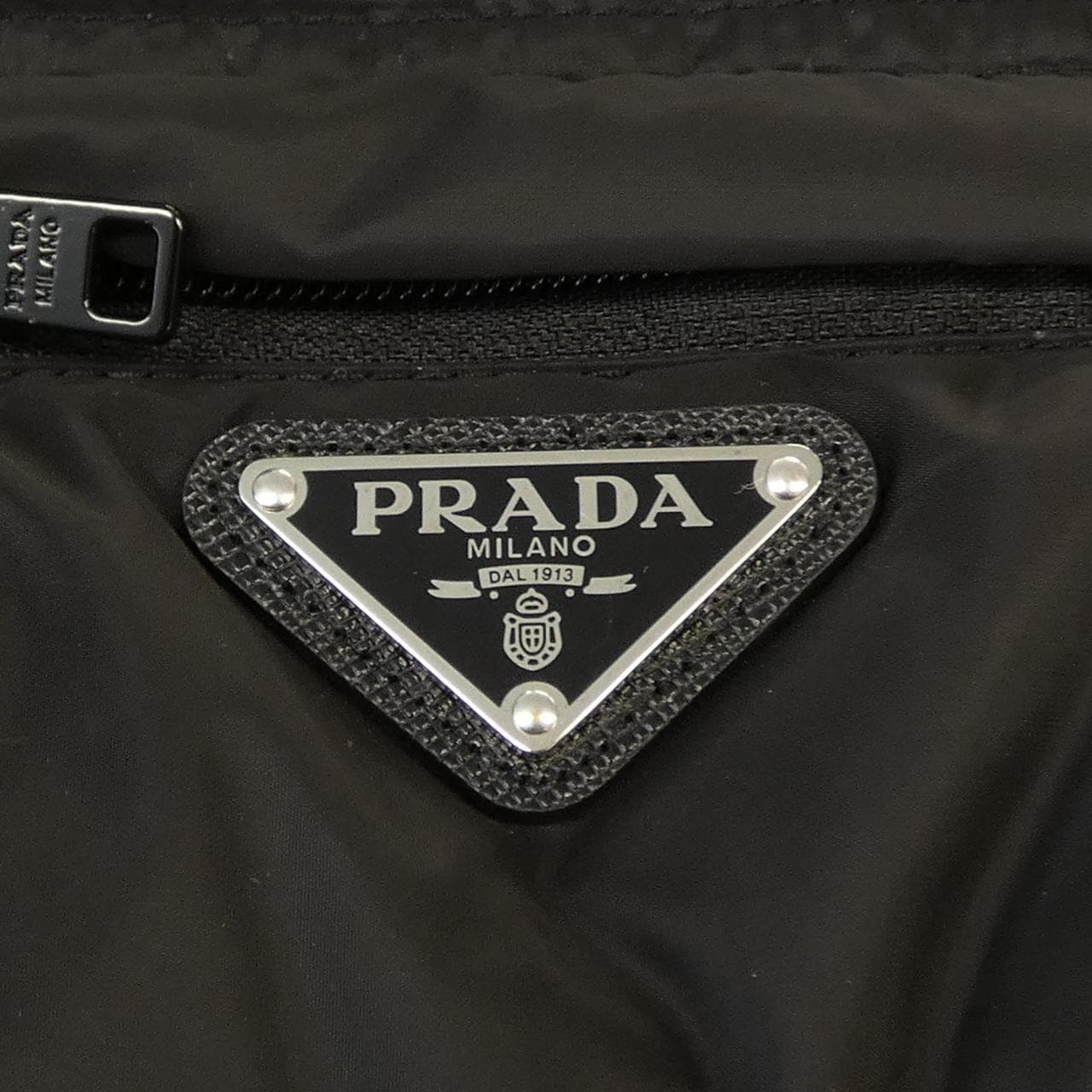 プラダ PRADA トライアングルロゴ SGB033 S191 1WQ9 ダウンベスト