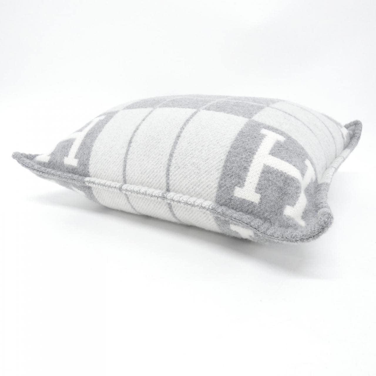 エルメス アヴァロン3 PM 52×52 102666M クッション