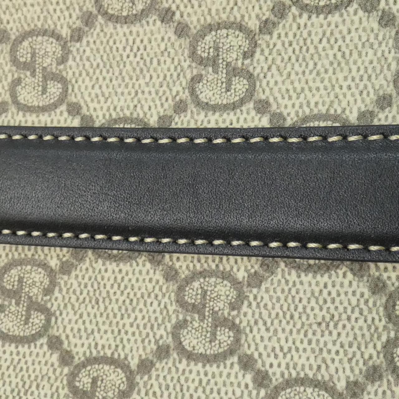 グッチ GG EMBLEM 815103 FAD6L ショルダーバッグ