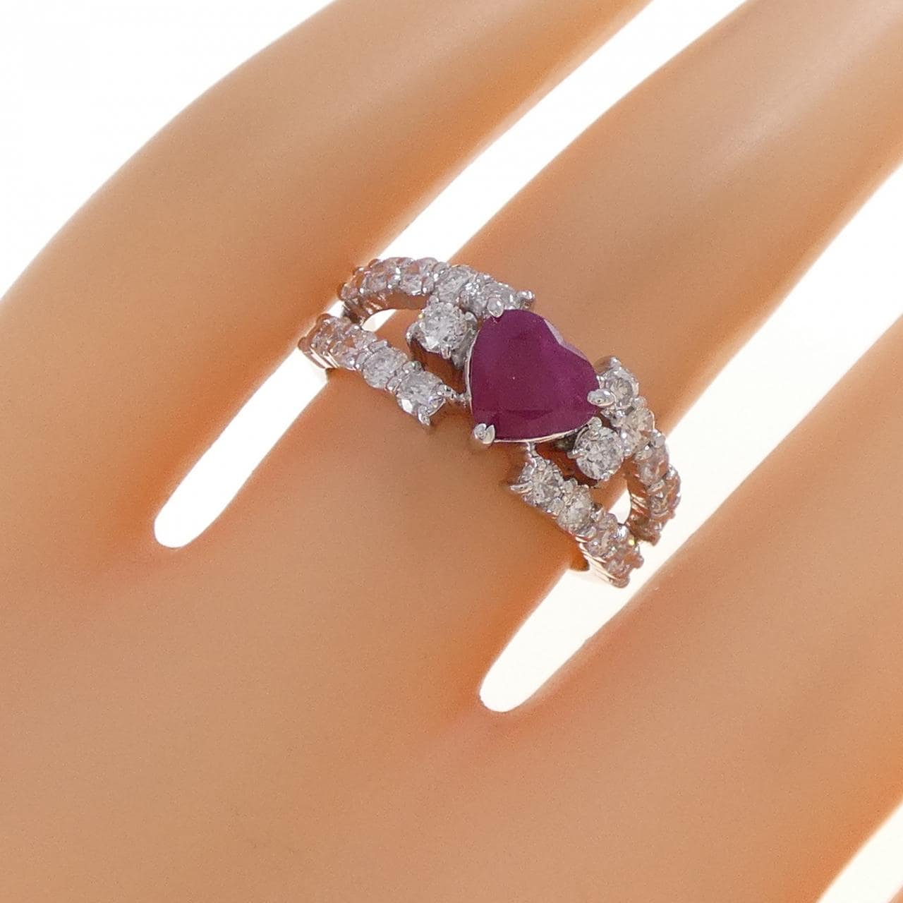 K18WG ハート ルビー リング 1.00CT