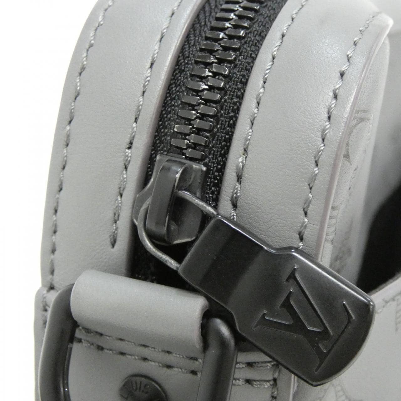 ルイヴィトン モノグラム シャドウ デュオ メッセンジャー M46104 ショルダーバッグ